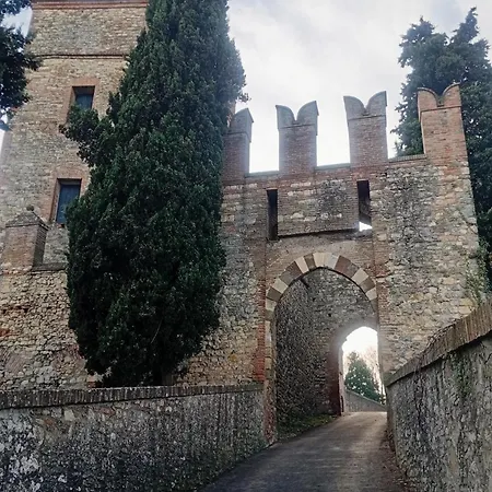 بيت للعطل Romantica Residenza - Borgo Castello di Serravalle