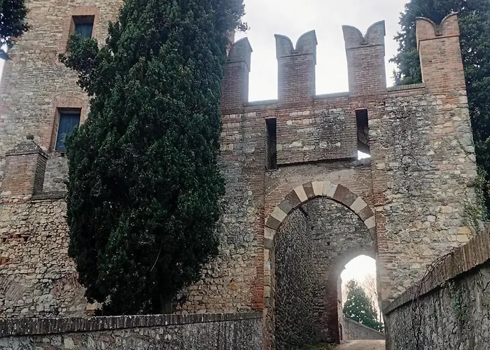 بيت للعطل Romantica Residenza - Borgo Castello di Serravalle