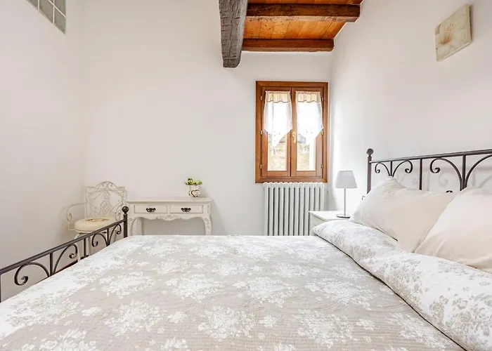 Romantica Residenza - Borgo * Castello di Serravalle