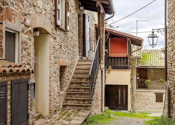 Romantica Residenza - Borgo * Castello di Serravalle